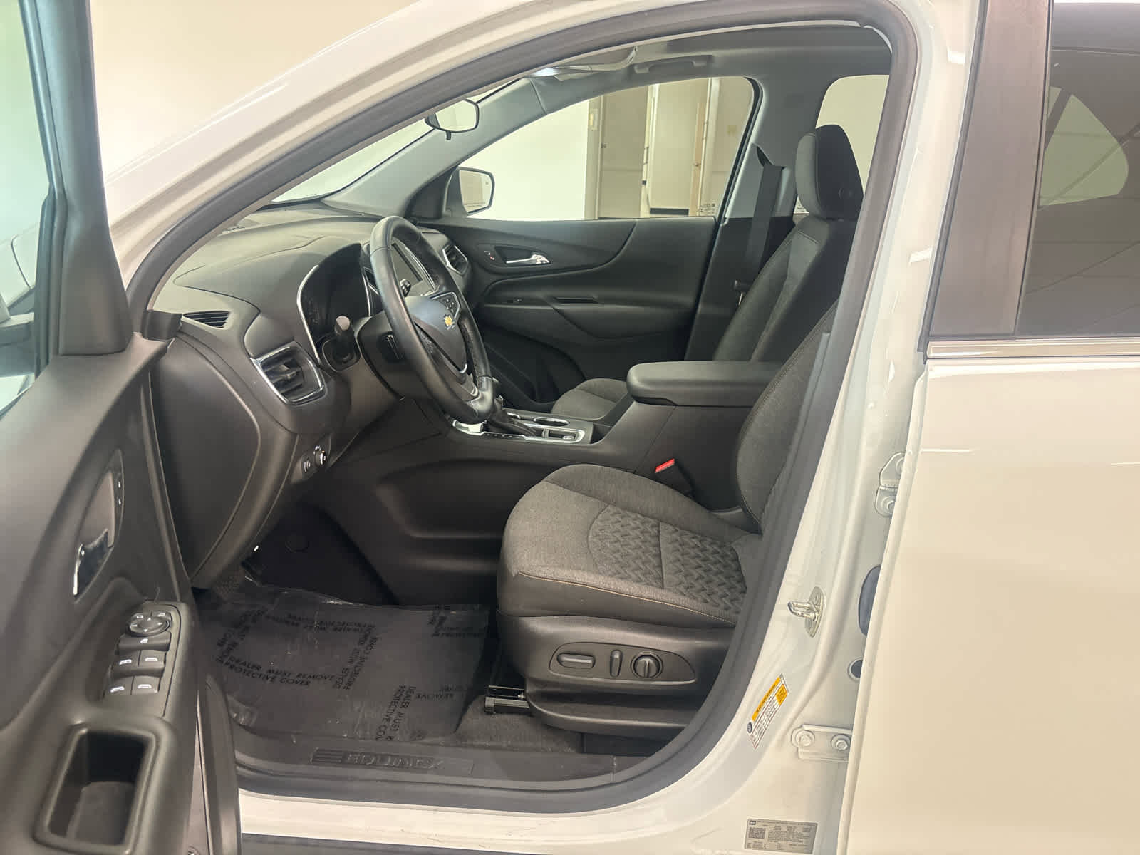 Used 2023 Chevrolet Equinox LT image 17