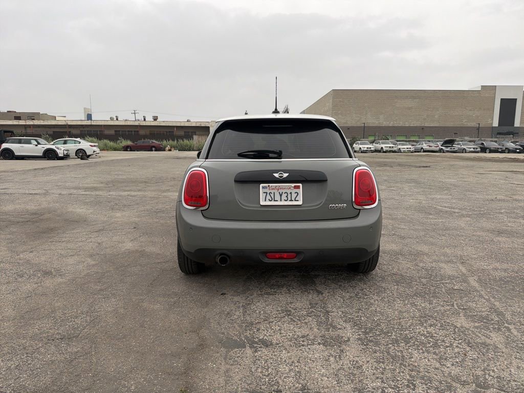Used 2016 MINI Cooper 4-Door Hardtop image 4