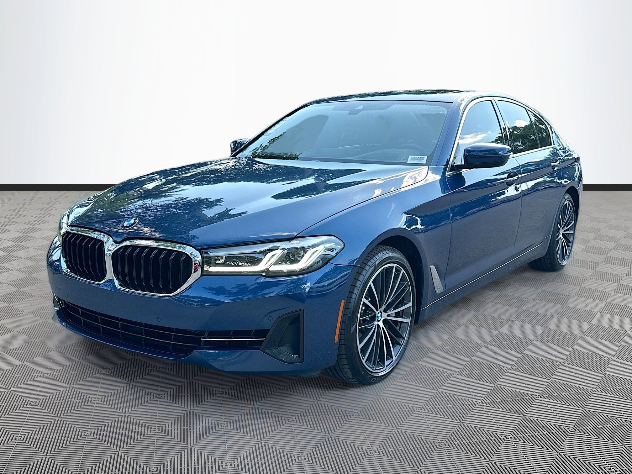 Used 2023 BMW 540i w/ Premium Package image 3