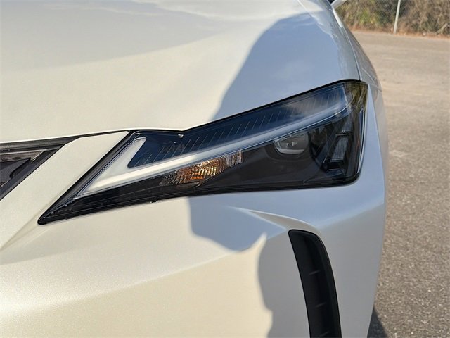 New 2025 Lexus UX 300h FWD image 9
