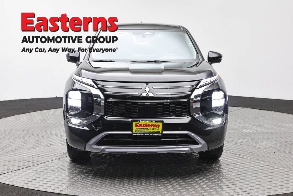 Used 2025 Mitsubishi Outlander SE AWD/4WD image 2