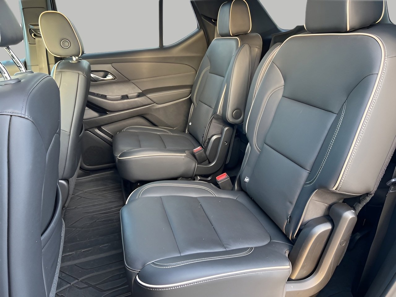 Used 2022 Chevrolet Traverse Premier w/ LPO, Floor Liner Package image 30