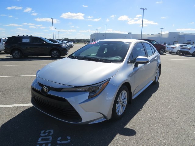 Used 2026 Toyota Corolla LE w/ LE Premium Package FWD image 7