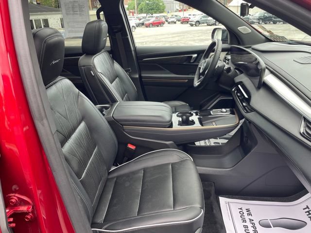 Used 2025 Buick Enclave Avenir w/ Super Cruise Package FWD image 35