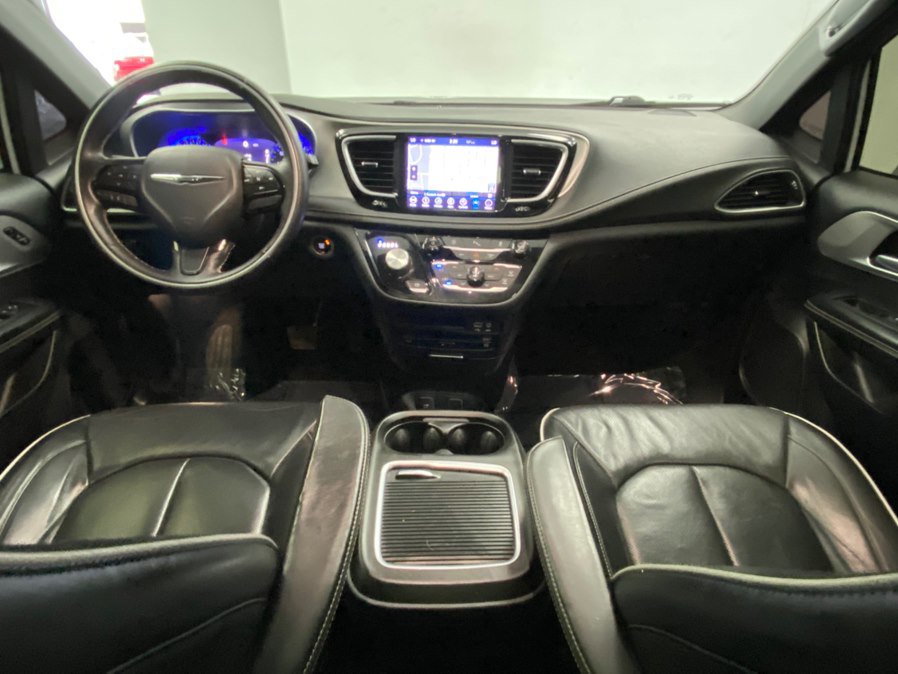 Used 2018 Chrysler Pacifica Limited w/ S Appearance Package FWD image 27