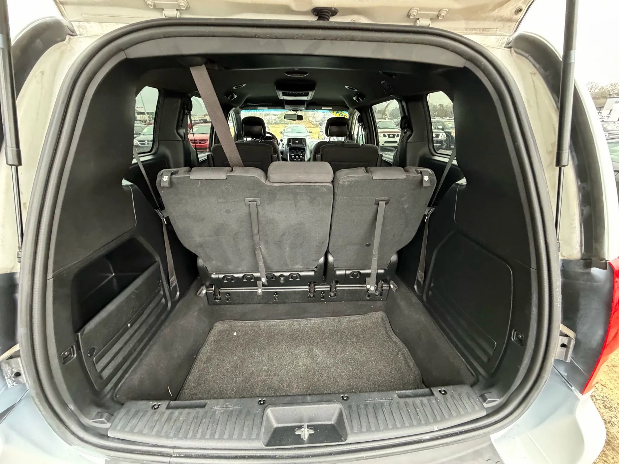 Used 2017 Dodge Grand Caravan SE image 9