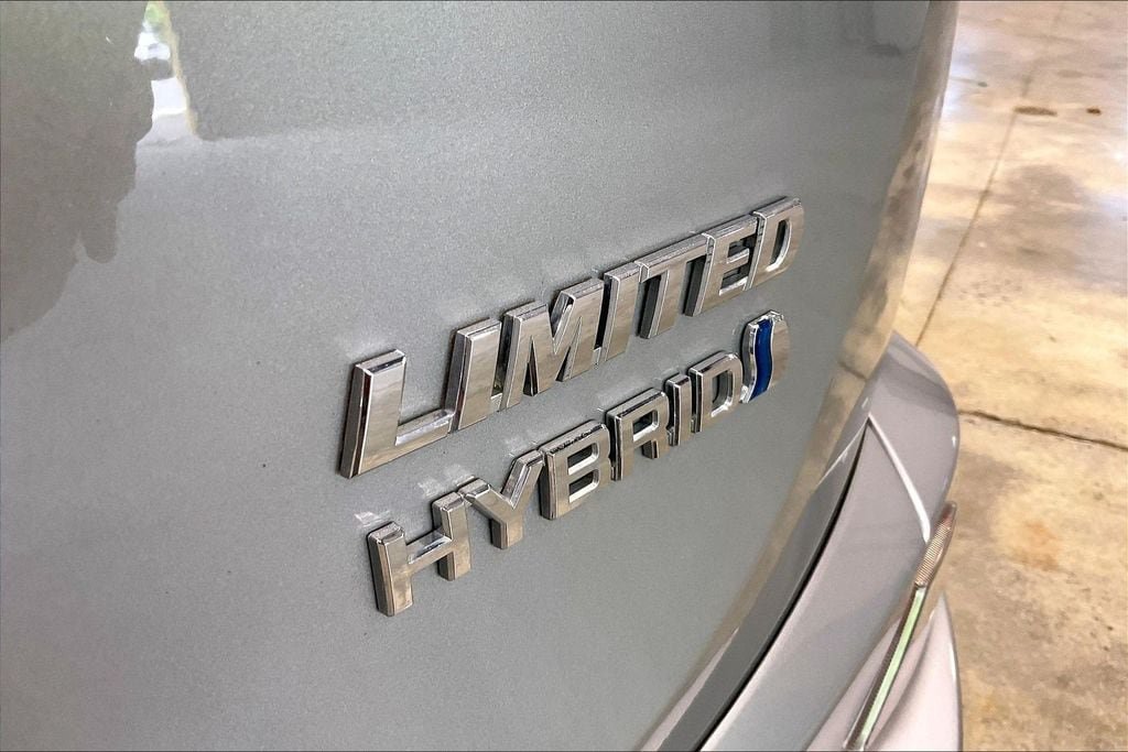 Used 2018 Toyota RAV4 Limited AWD/4WD image 23