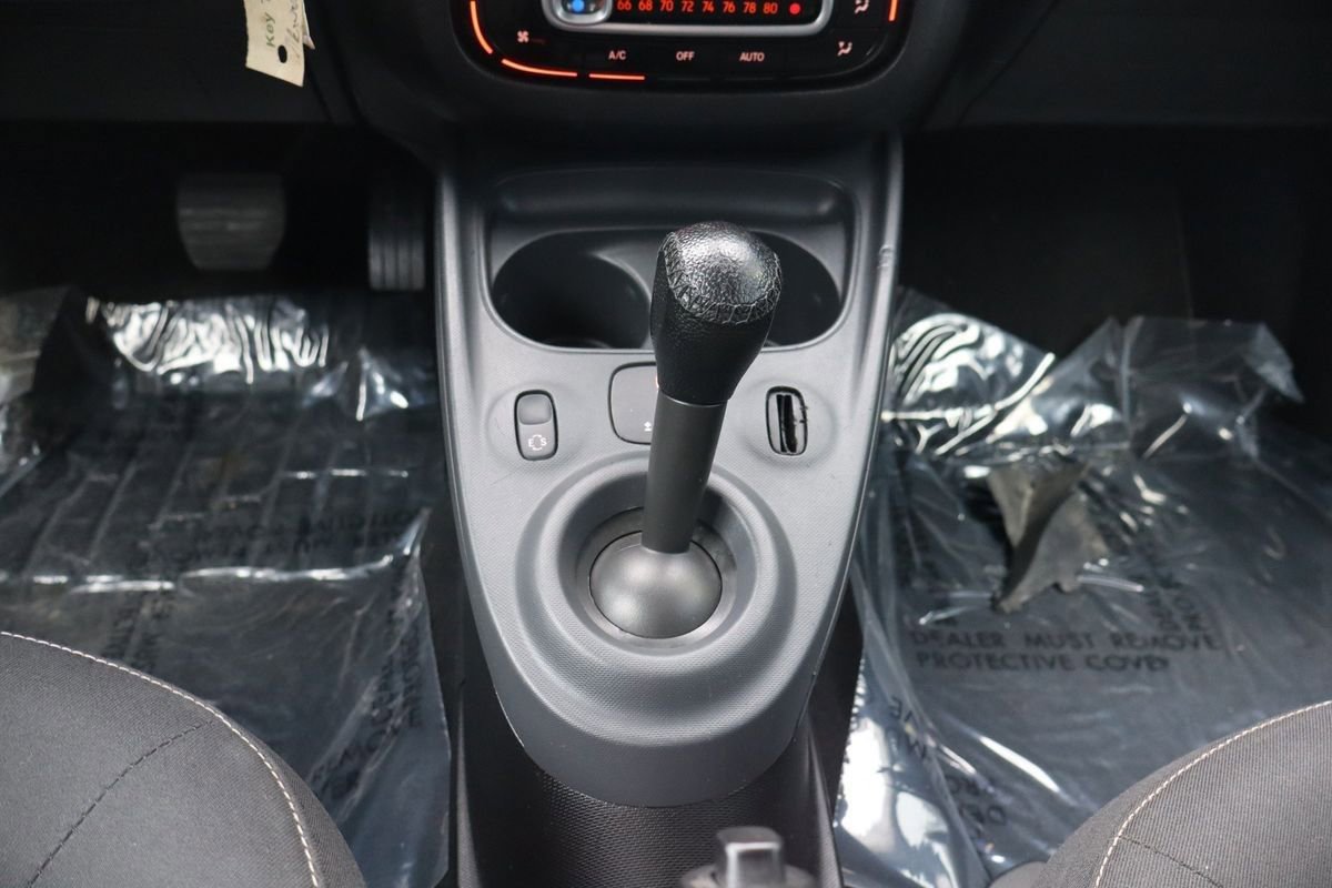 Used 2016 smart fortwo passion image 14