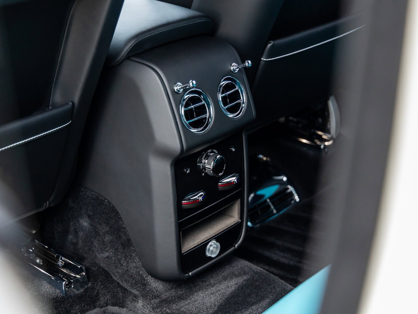 New 2026 Rolls-Royce Cullinan Black Badge image 48