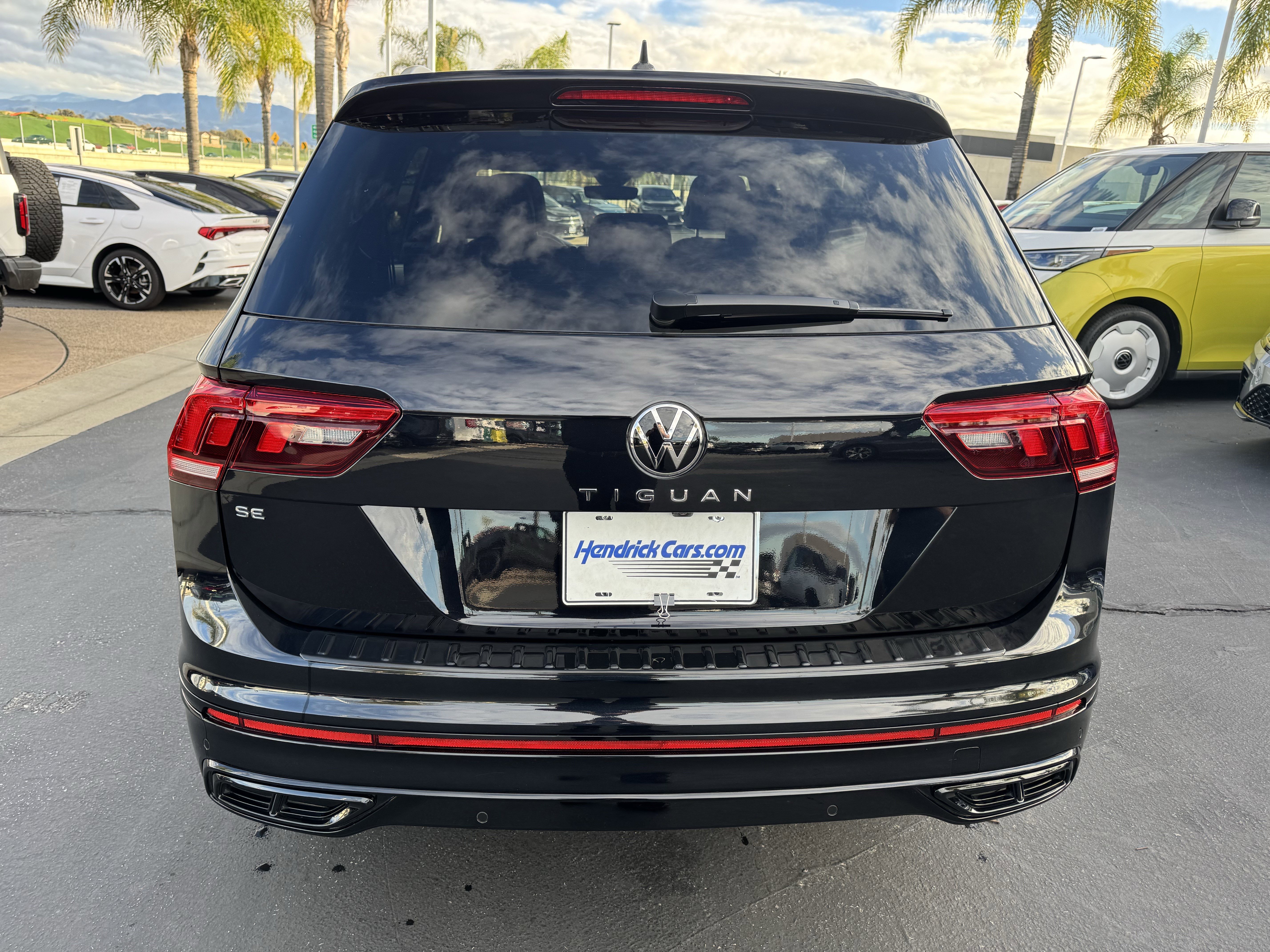 Certified 2024 Volkswagen Tiguan SE R-Line image 9