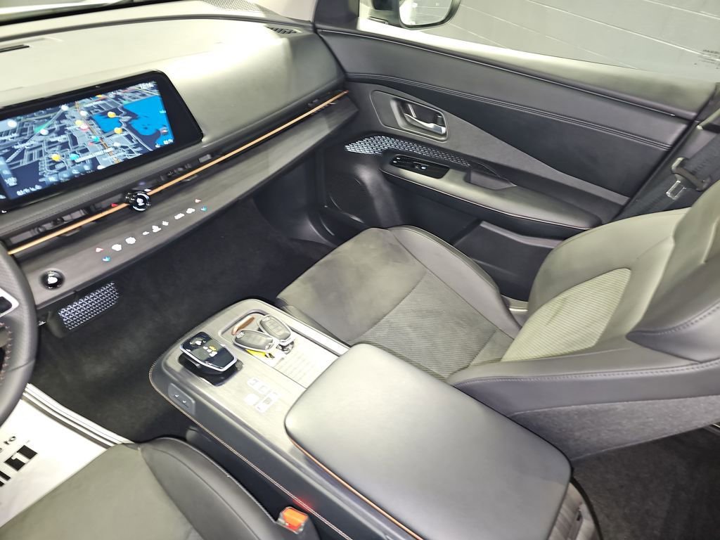 Used 2023 Nissan Ariya AWD image 30