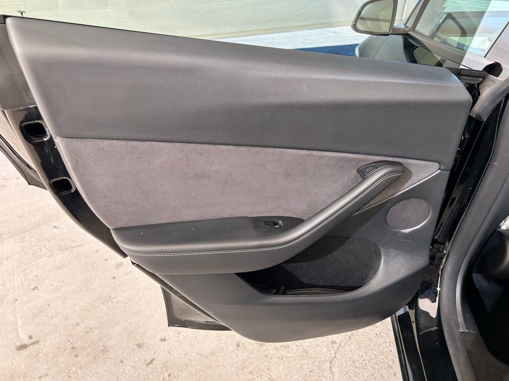 Used 2025 Tesla Model Y Long Range image 21