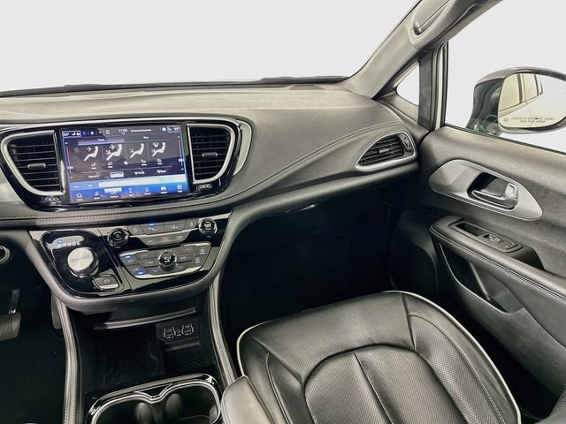 Used 2025 Chrysler Pacifica Limited FWD image 24