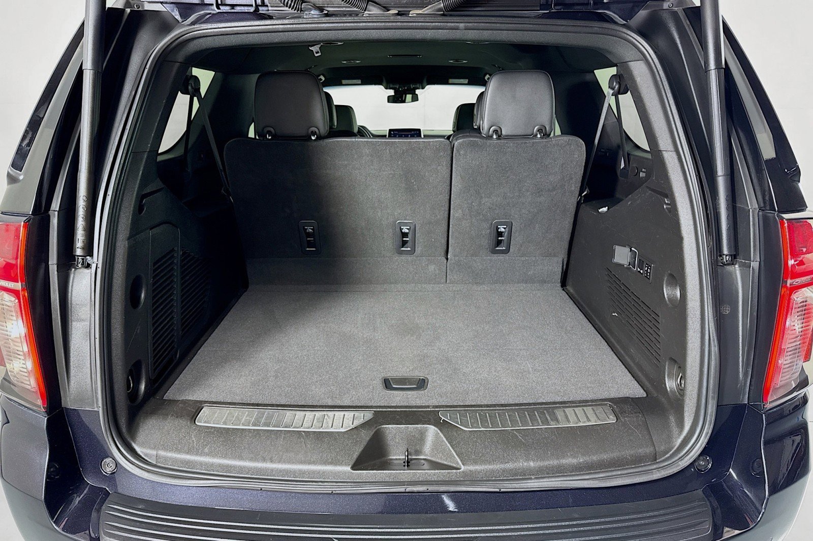 Used 2023 Chevrolet Suburban Premier image 23
