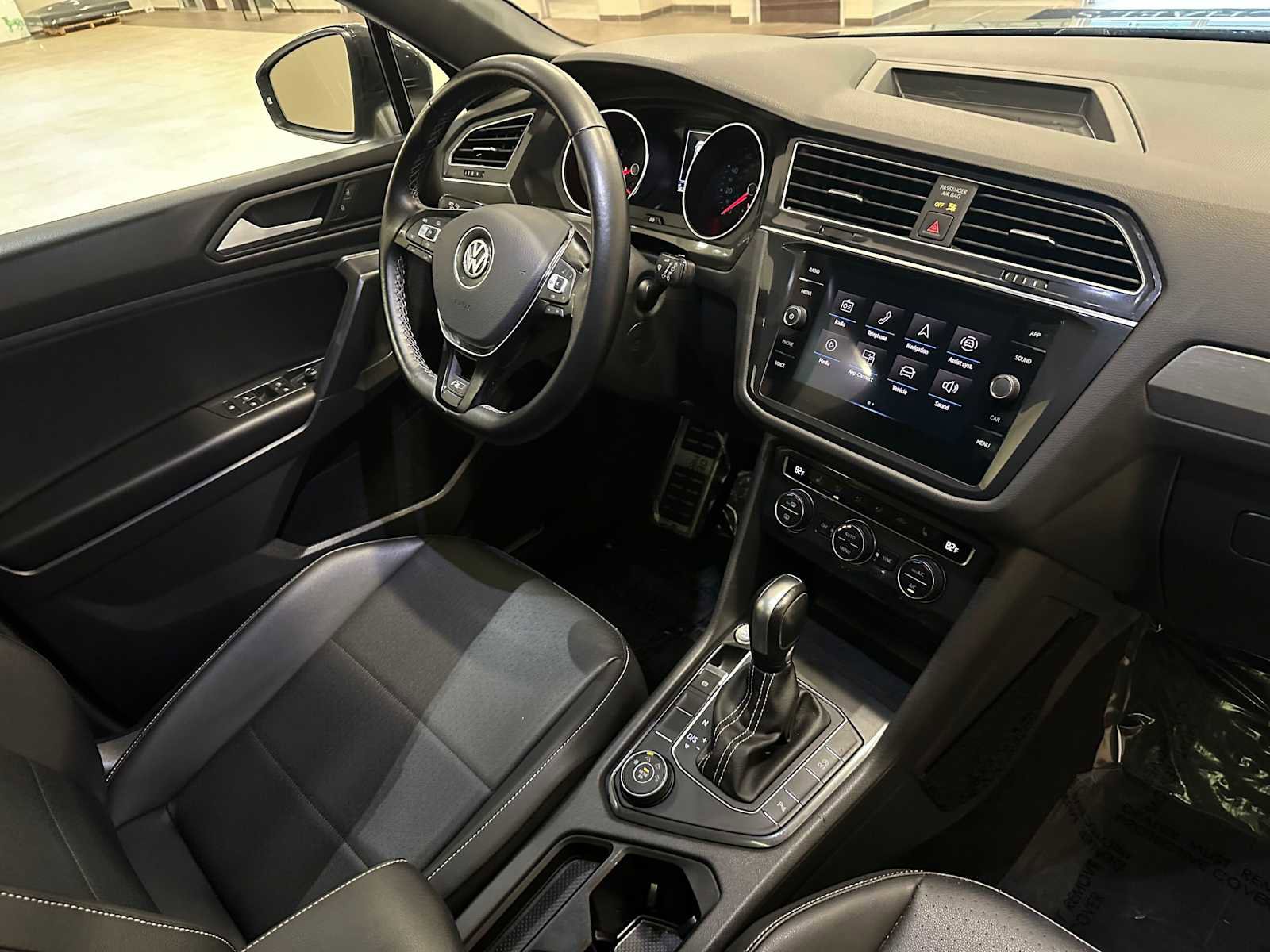 Used 2021 Volkswagen Tiguan SE R-Line image 29