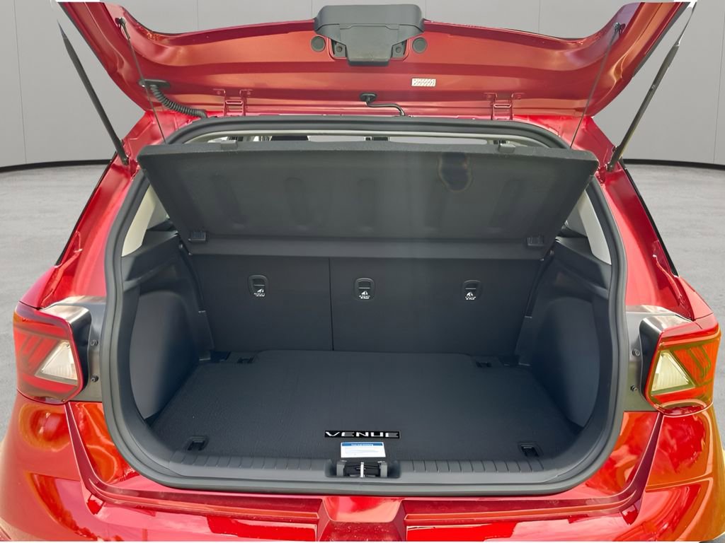 Used 2024 Hyundai Venue Limited image 8