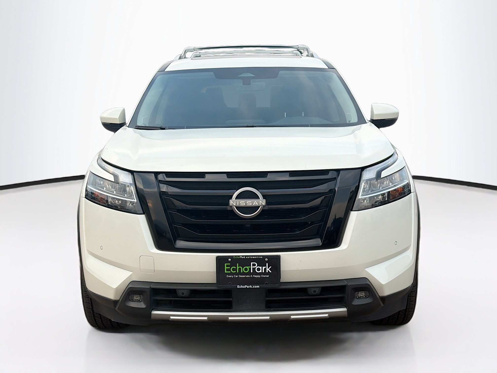 Used 2023 Nissan Pathfinder SL w/ SL Premium Package AWD/4WD image 2