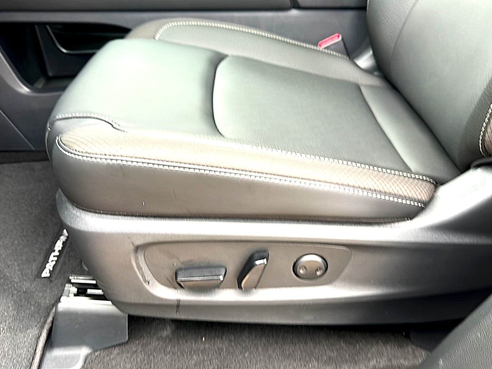 New 2026 Nissan Pathfinder SL w/ SL Premium Package FWD image 12