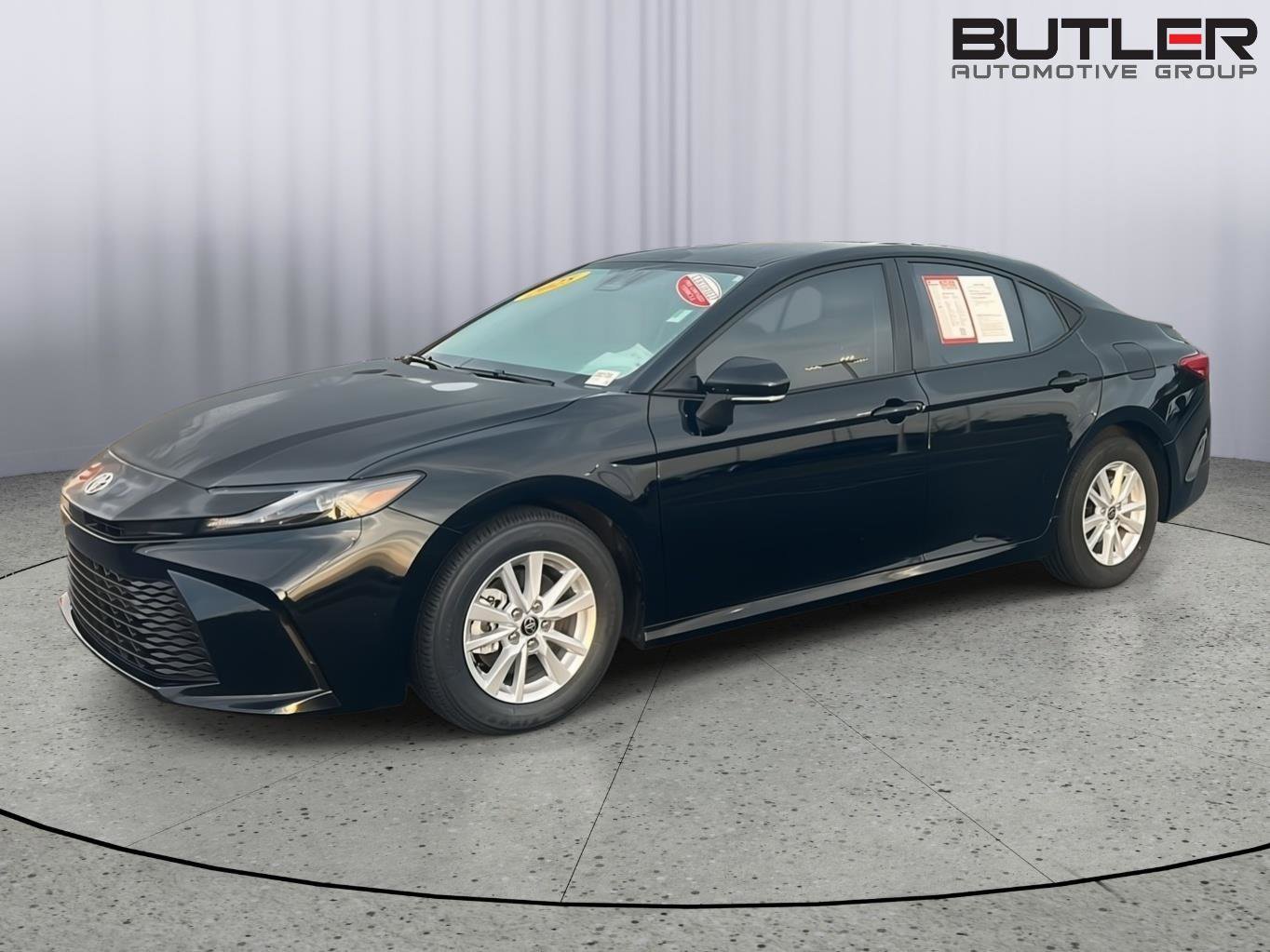 Used 2025 Toyota Camry LE w/ Convenience Package FWD image 2