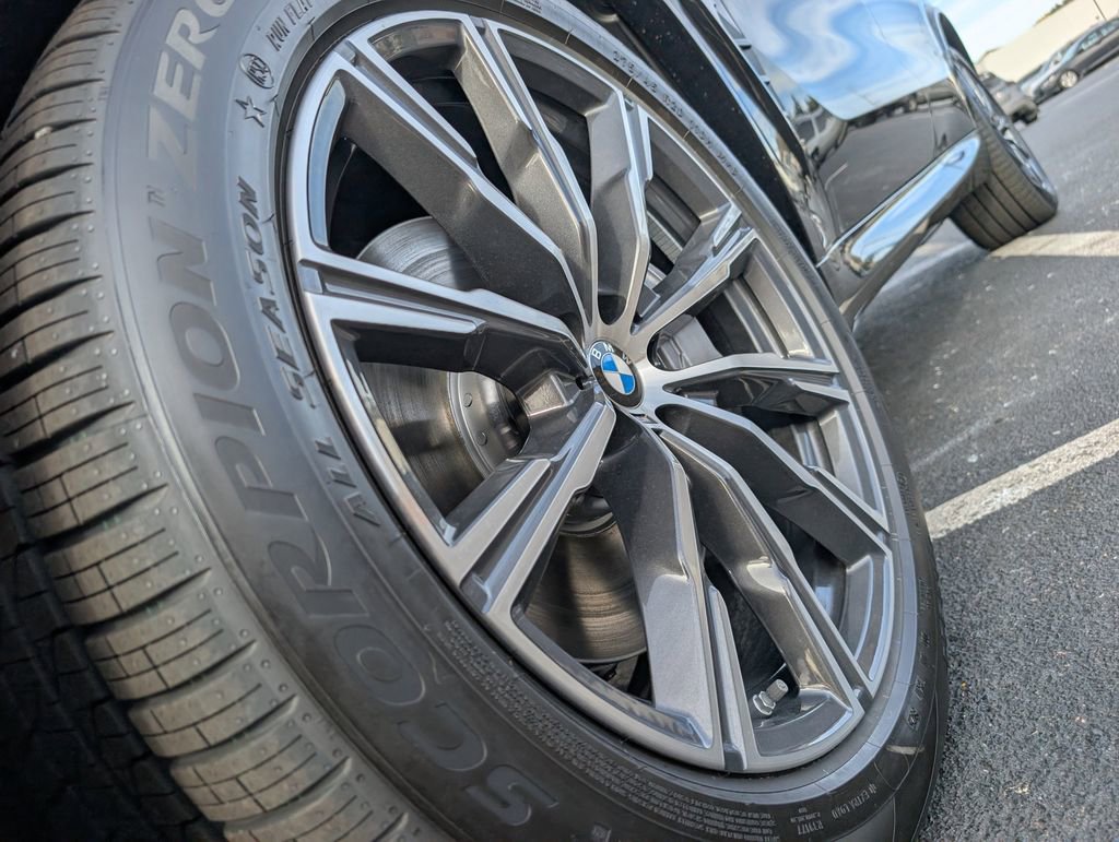 New 2026 BMW X5 xDrive50e w/ M Sport Package image 9