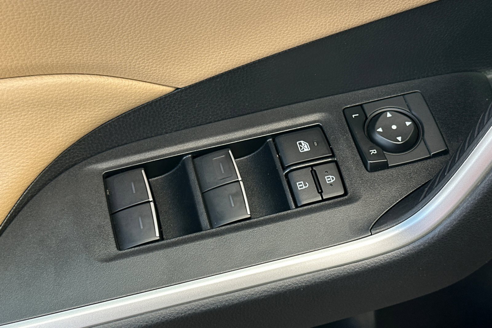 Used 2022 Toyota RAV4 XLE w/ Convenience Package image 12