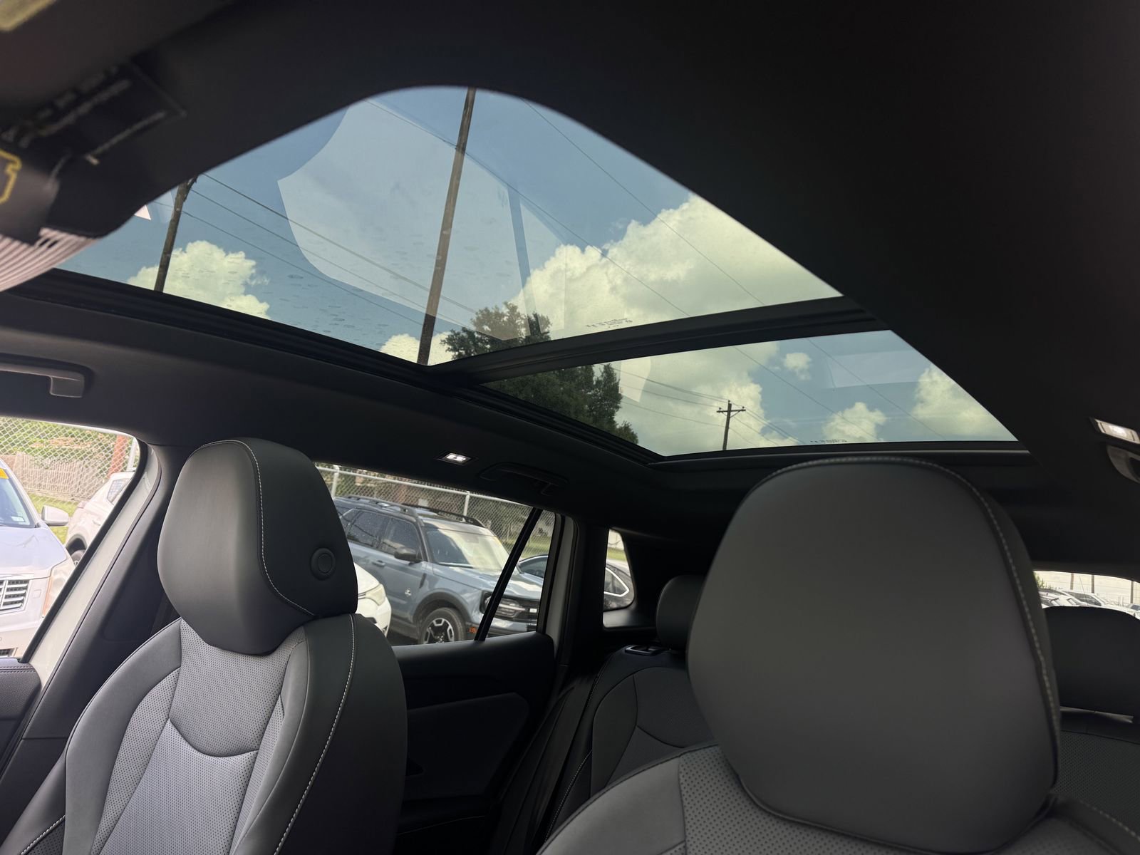 New 2026 Volkswagen Tiguan SE R-Line FWD image 25