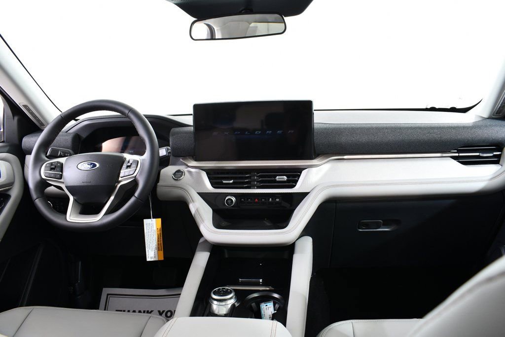 New 2025 Ford Explorer Active w/ Active Comfort Package image 7
