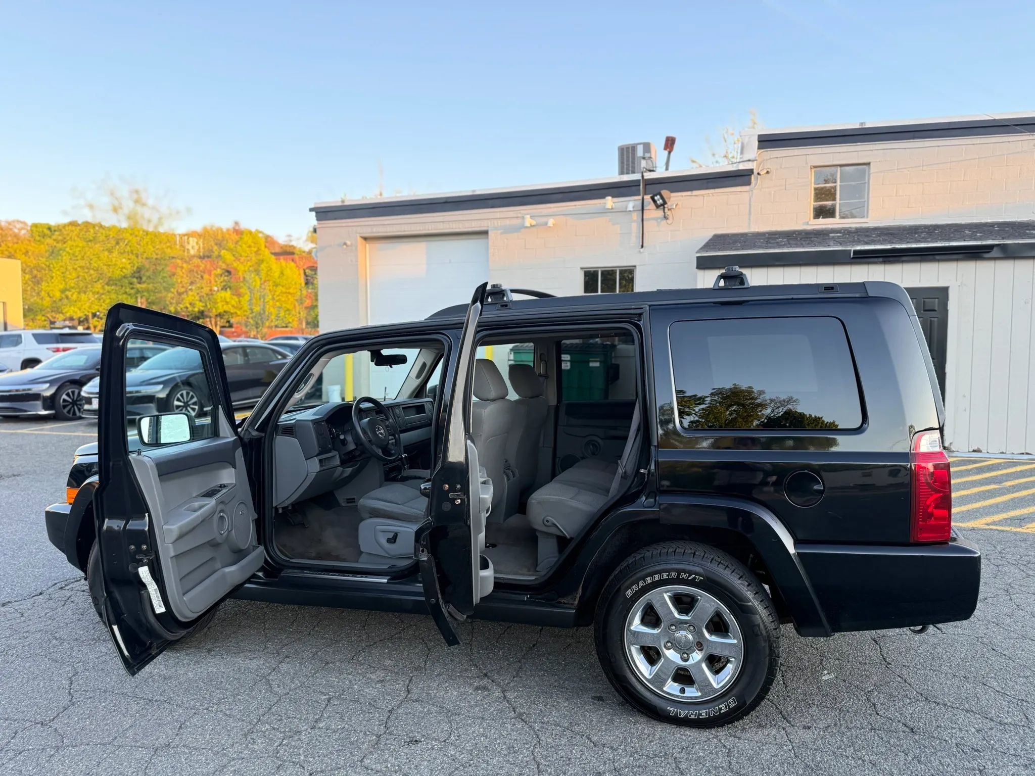 Used 2007 Jeep Commander Sport AWD/4WD image 8