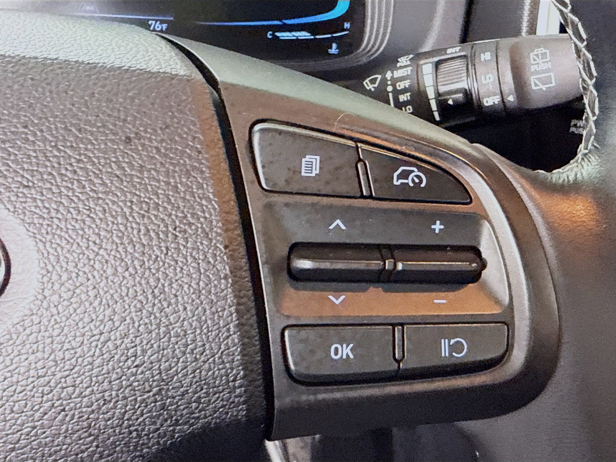 Used 2024 Hyundai Venue SEL FWD image 15