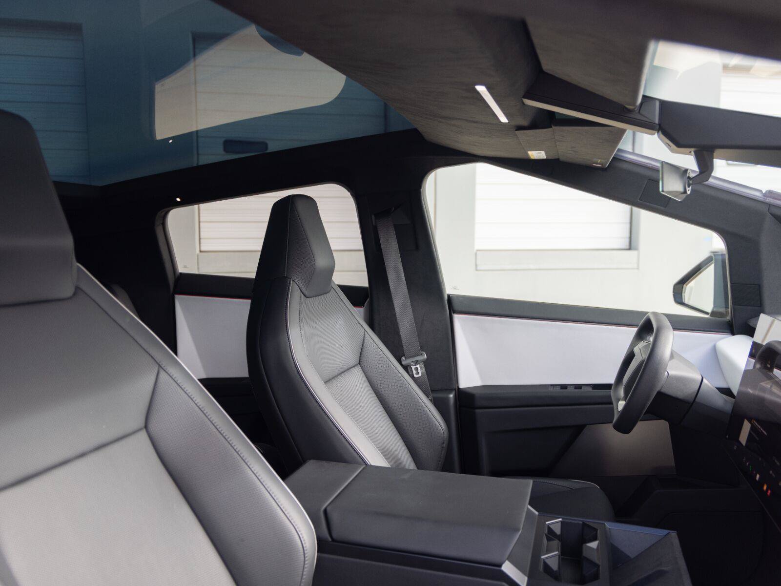 Used 2024 Tesla Cybertruck Cyberbeast AWD/4WD image 31