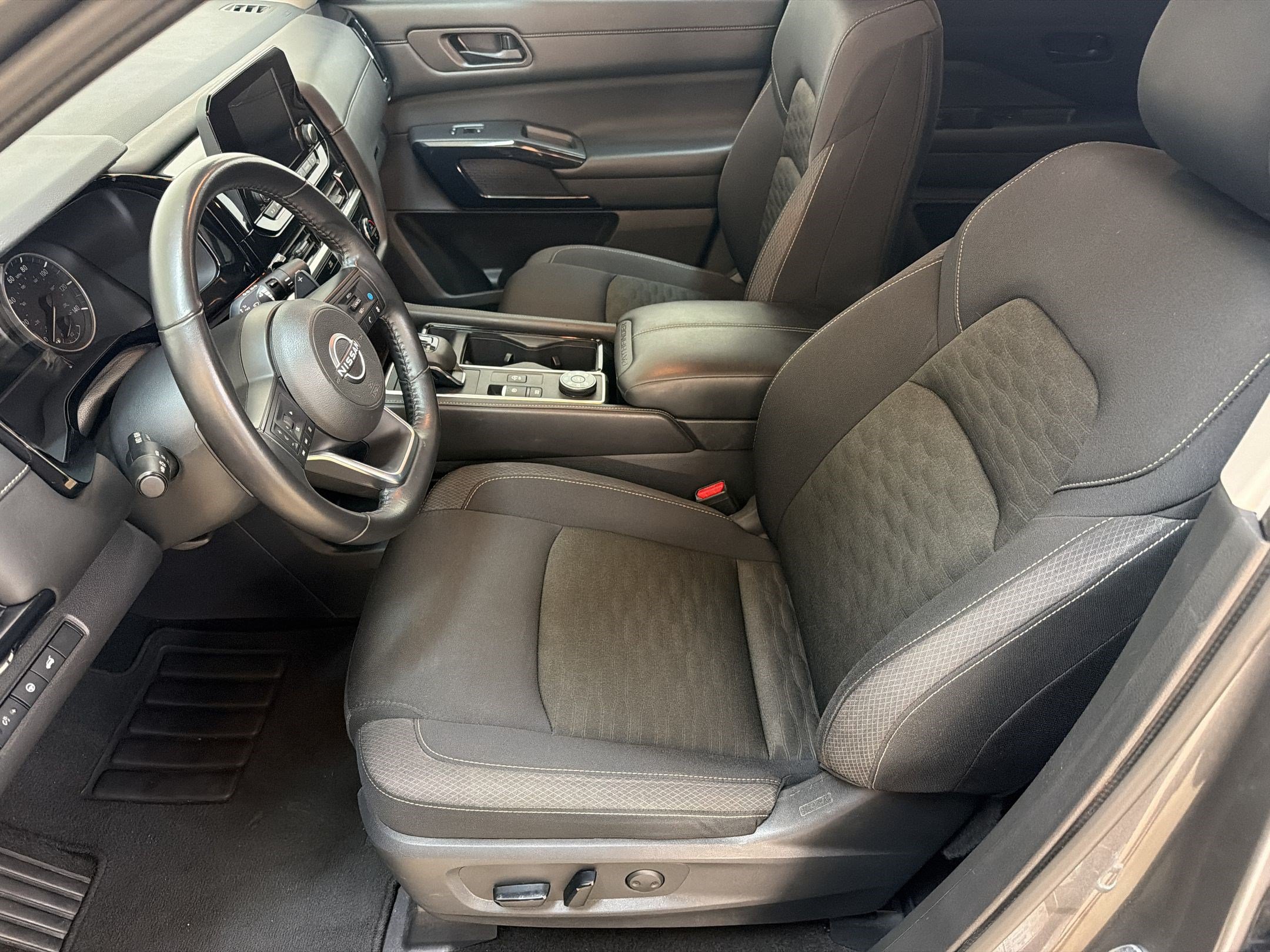 Used 2025 Nissan Pathfinder SV AWD/4WD image 5