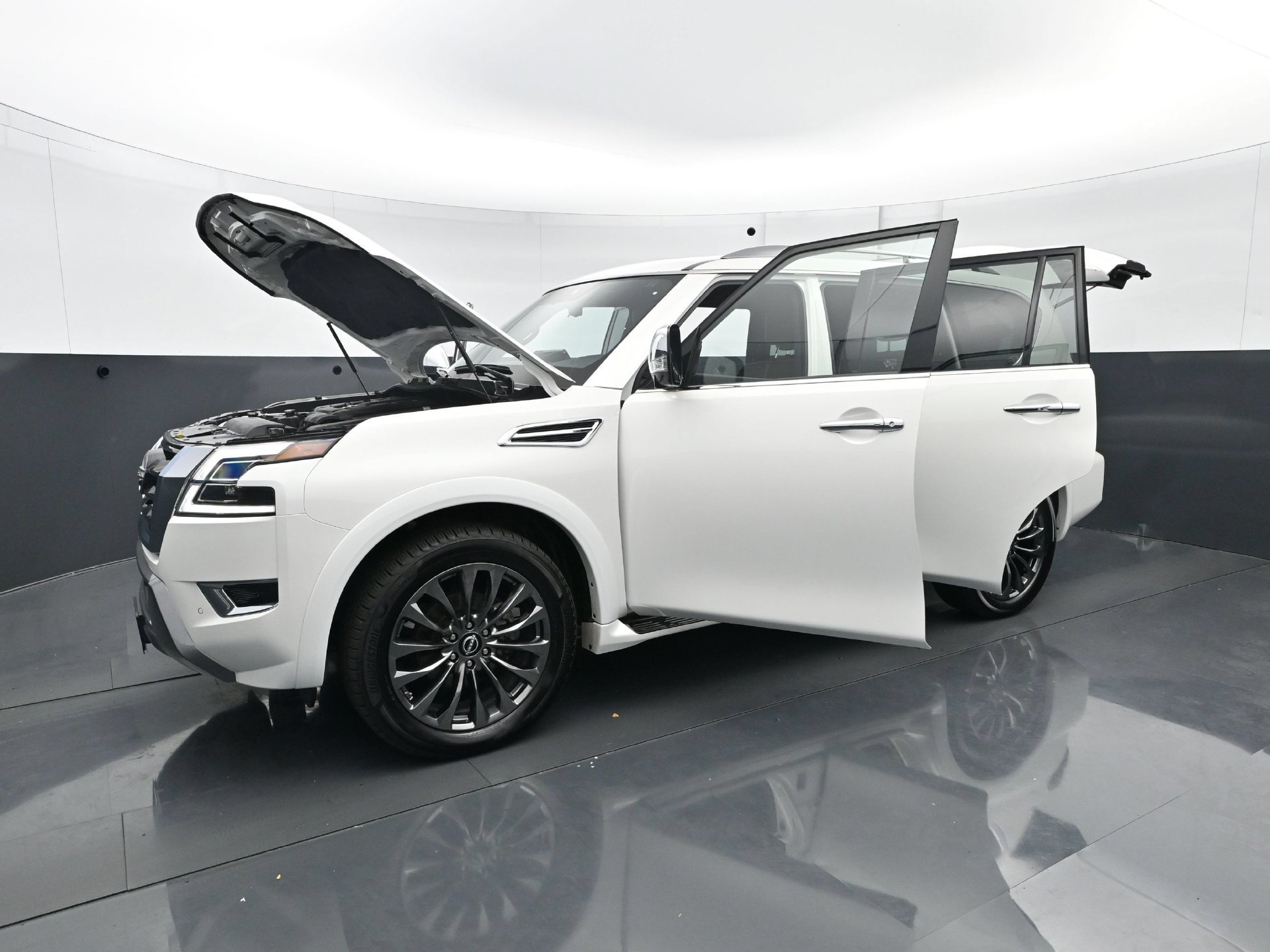 Used 2024 Nissan Armada Platinum w/ Captain's Chairs Package AWD/4WD image 33