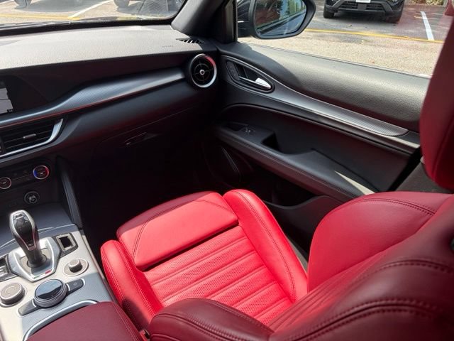 Used 2023 Alfa Romeo Stelvio Veloce AWD/4WD image 47