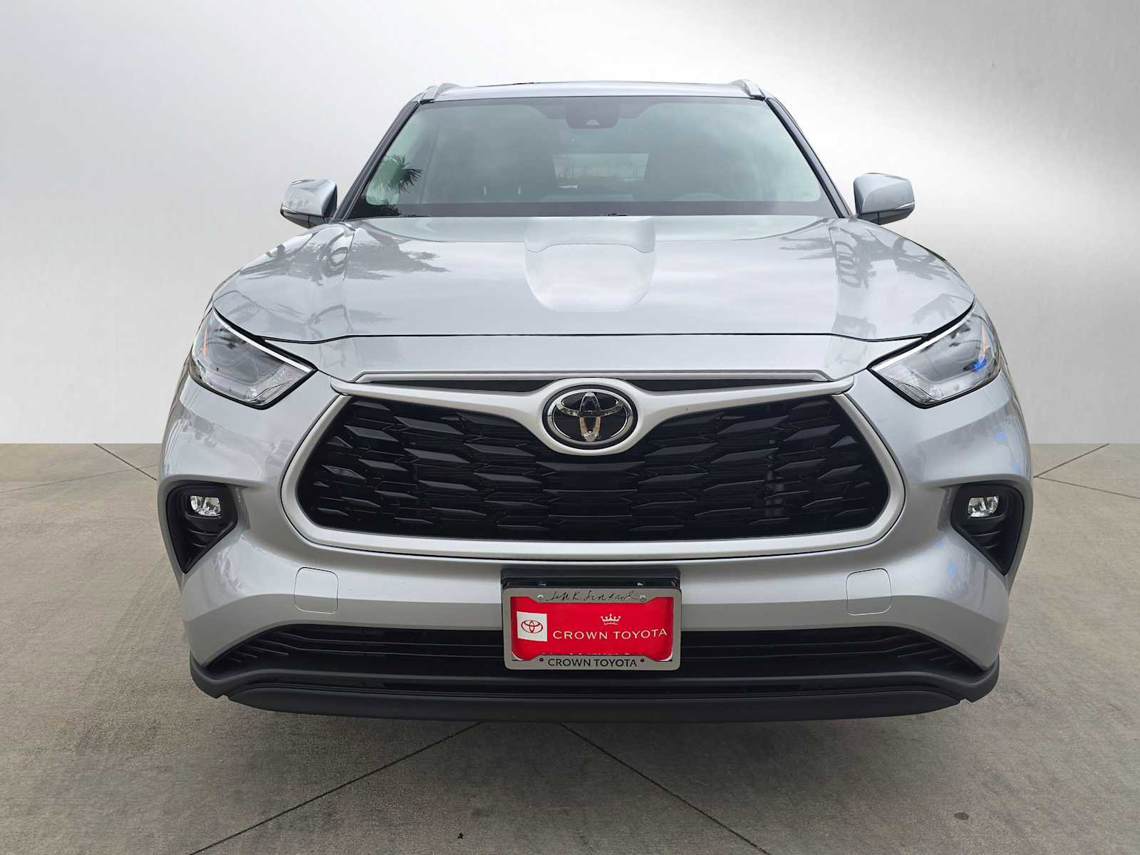 Certified 2025 Toyota Highlander XLE FWD image 8