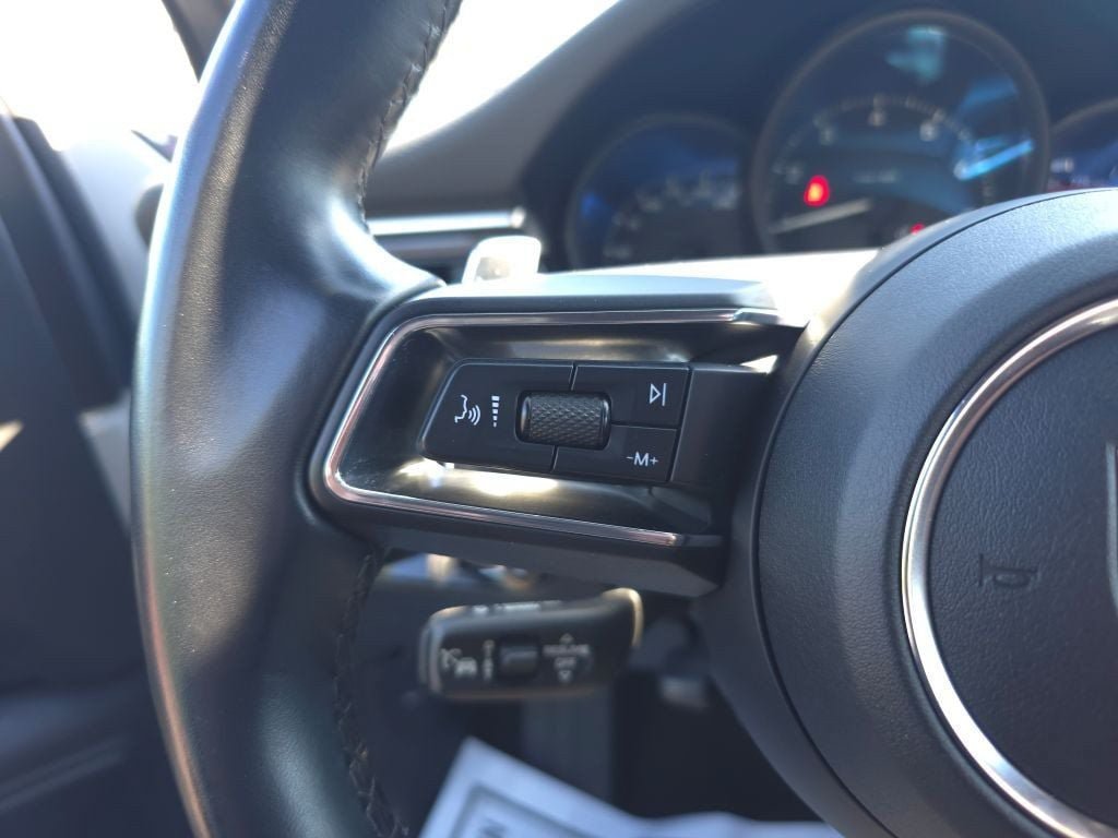 Used 2023 Porsche Macan Turbo AWD/4WD image 18