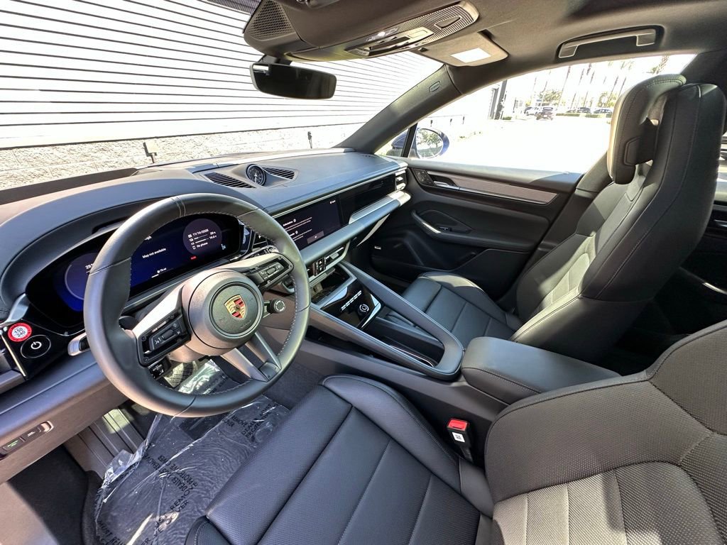 Used 2024 Porsche Macan 4 Electric image 4