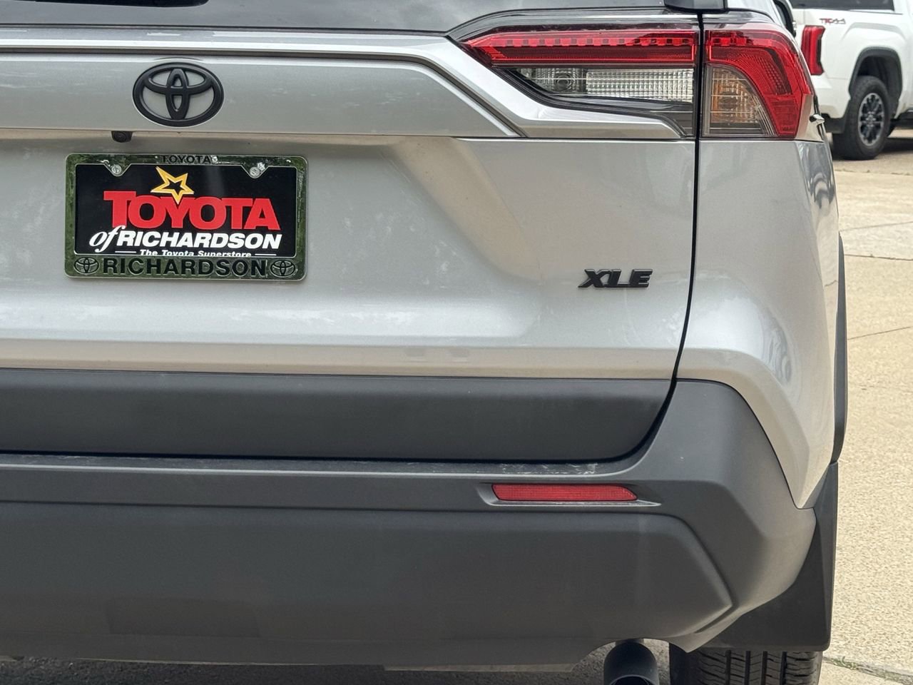 Used 2025 Toyota RAV4 XLE w/ Convenience Package FWD image 6