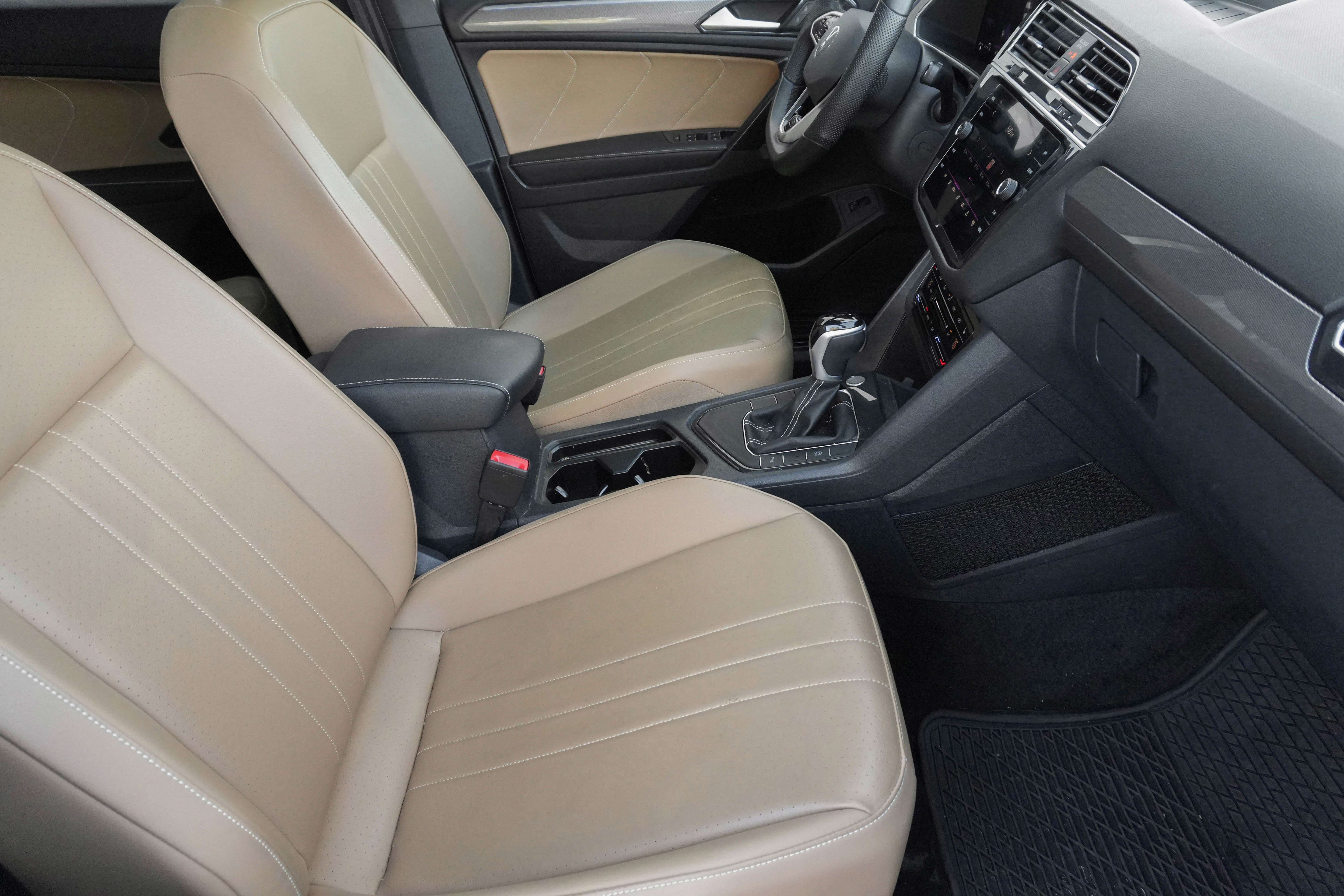 Used 2024 Volkswagen Tiguan SE R-Line image 8