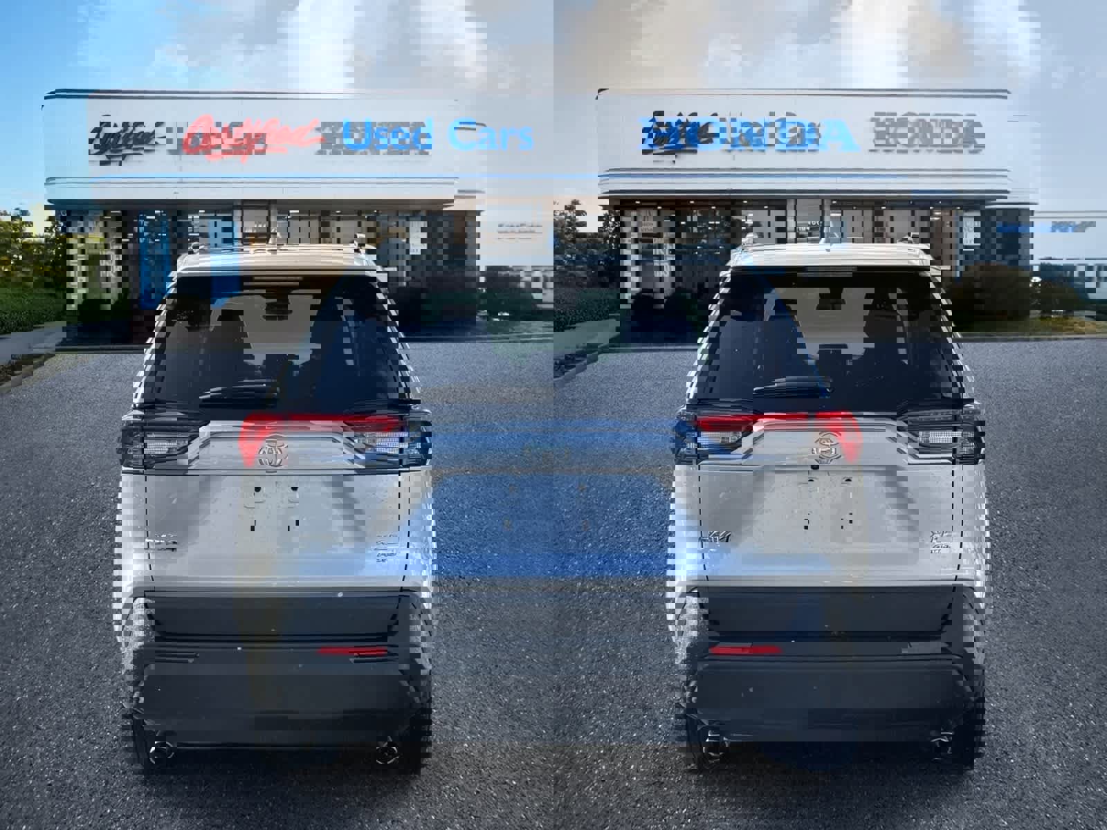 Used 2024 Toyota RAV4 XLE image 4