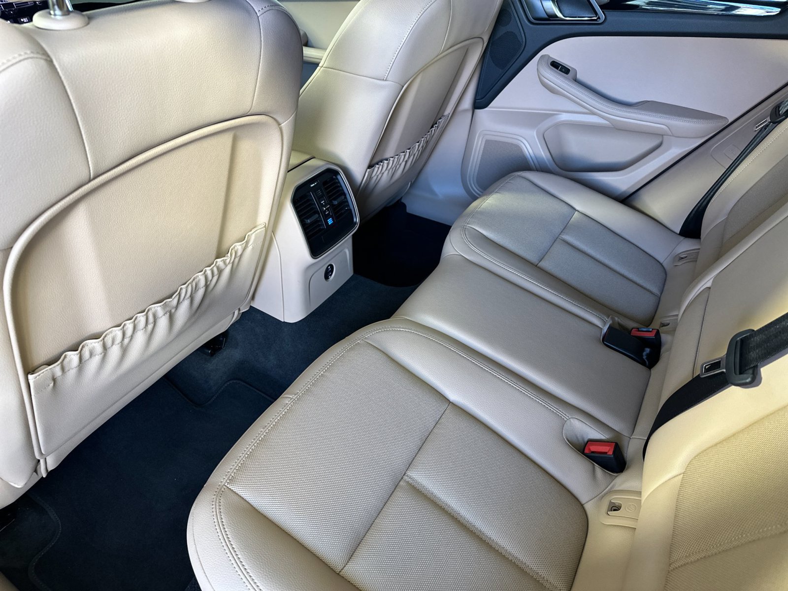 Certified 2026 Porsche Macan AWD/4WD image 14