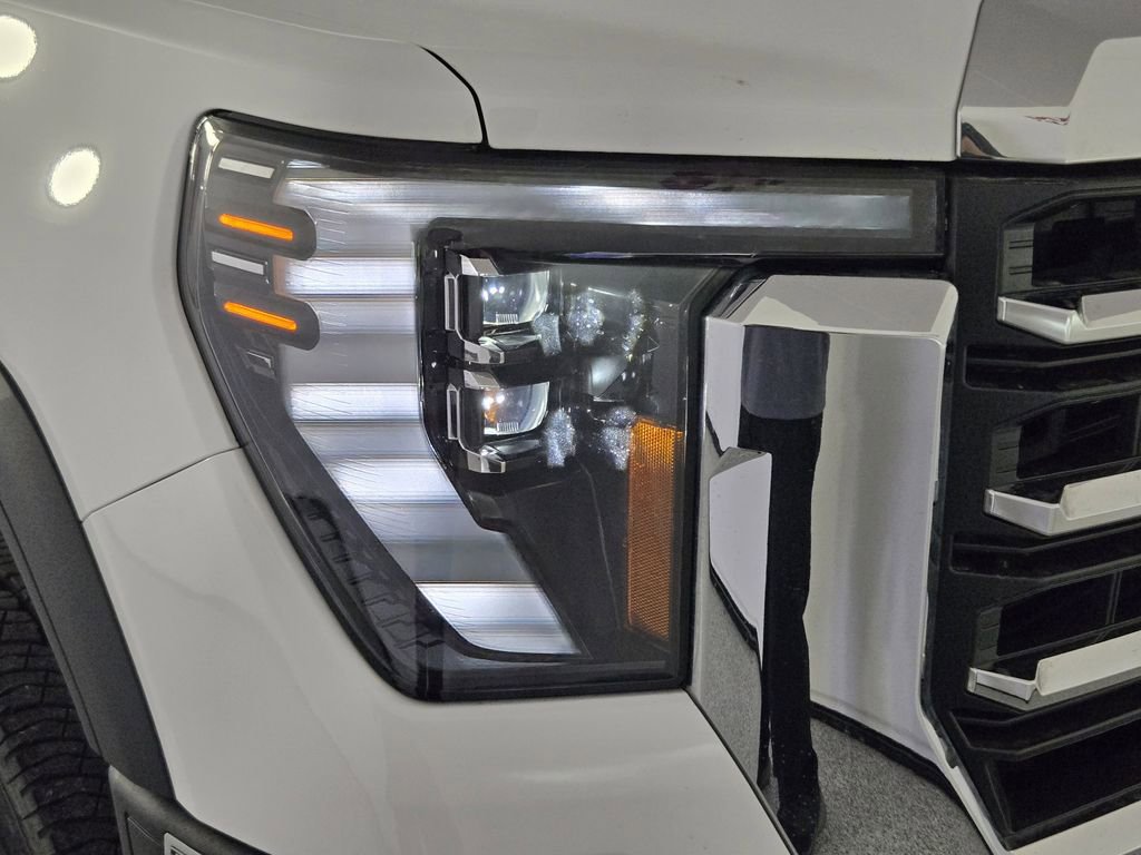 Used 2024 GMC Sierra 2500 SLT w/ SLT Premium Package image 10
