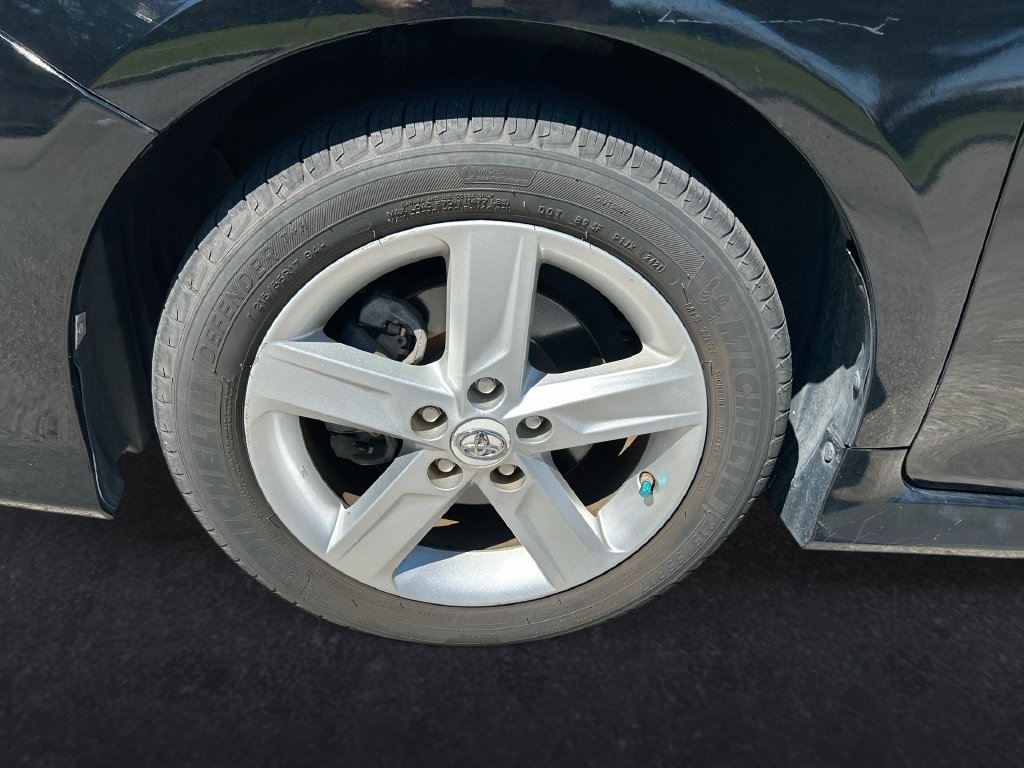 Used 2014 Toyota Camry SE FWD image 10