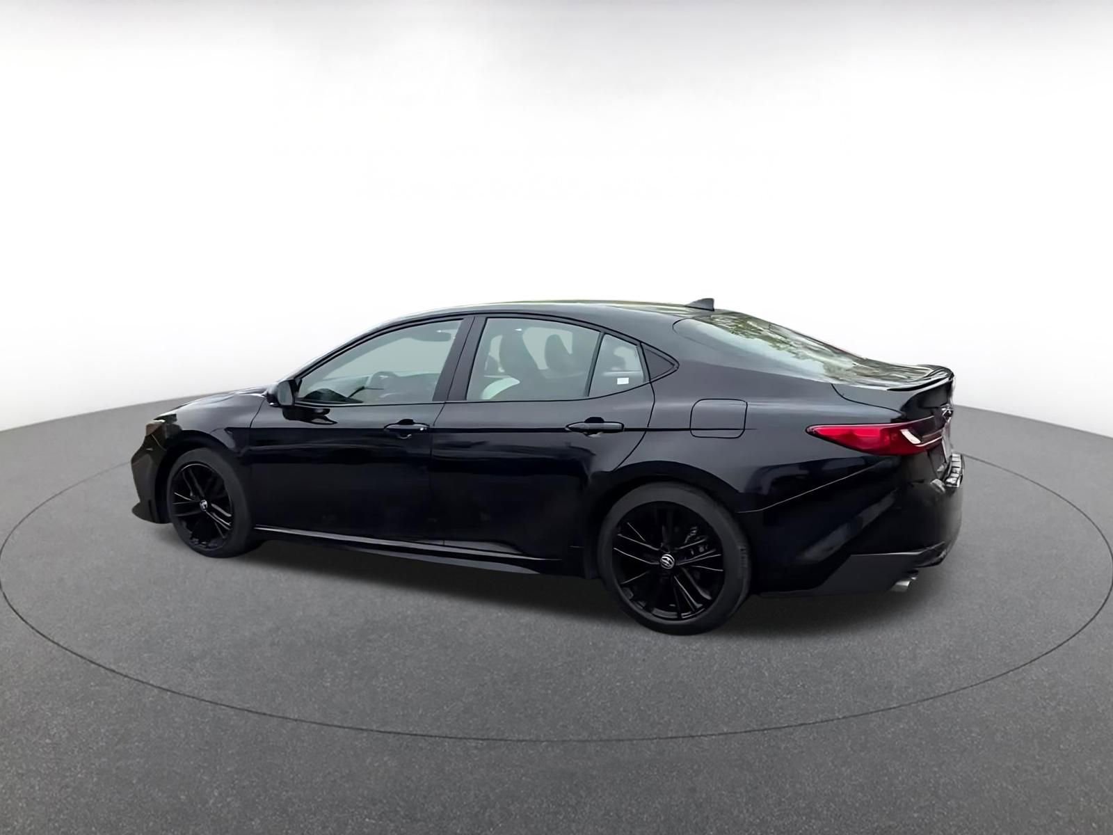 Used 2025 Toyota Camry SE FWD image 10