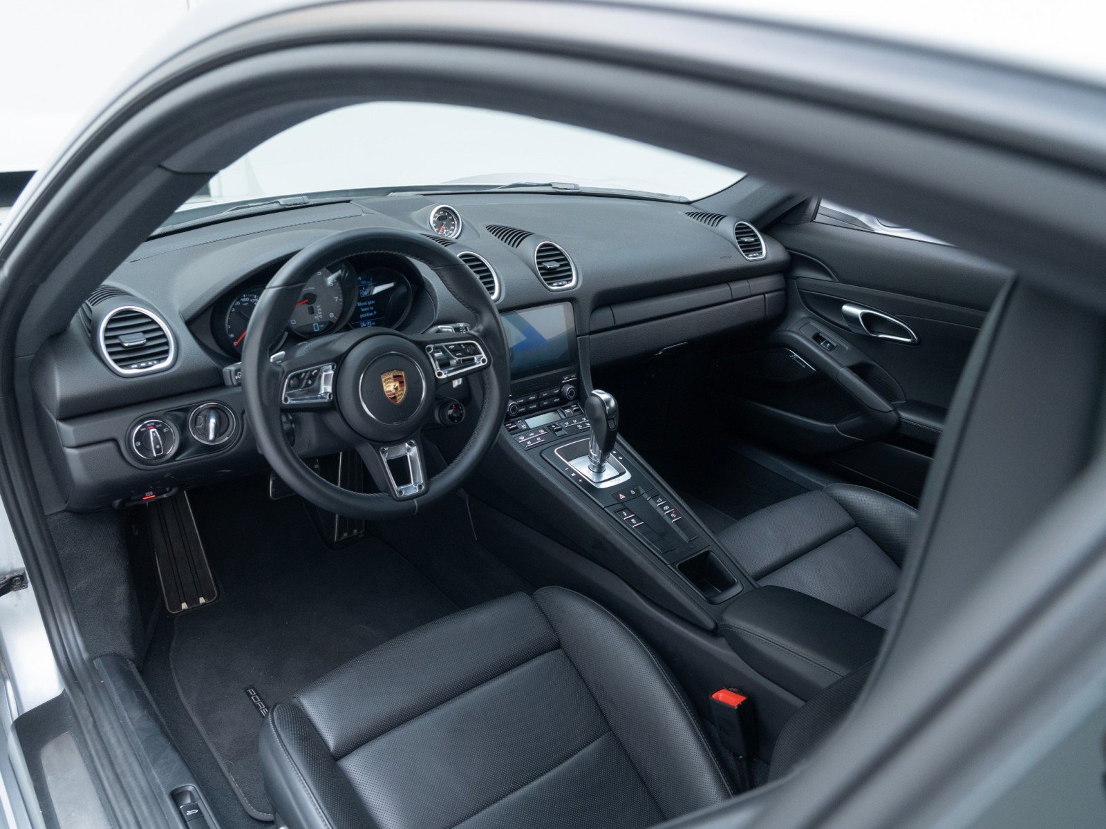 Certified 2025 Porsche 718 Cayman S RWD image 4