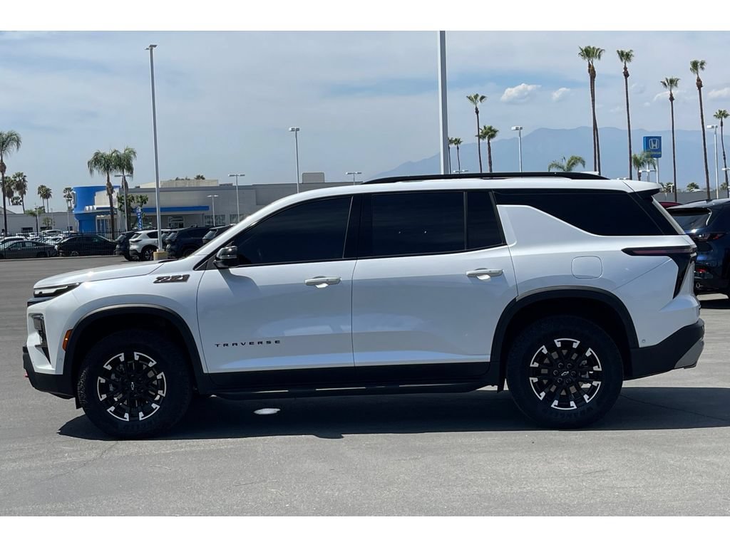 Used 2025 Chevrolet Traverse Z71 w/ Enhanced Driving Package AWD/4WD image 2