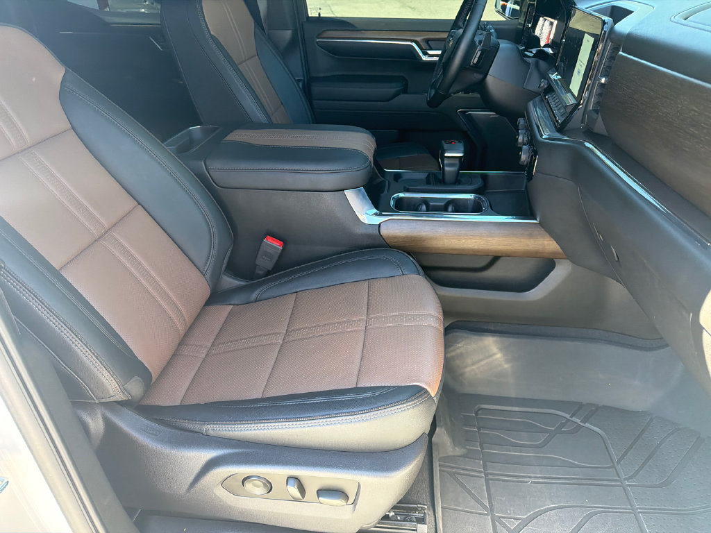 Used 2023 Chevrolet Silverado 1500 High Country w/ High Country Premium Package AWD/4WD image 13