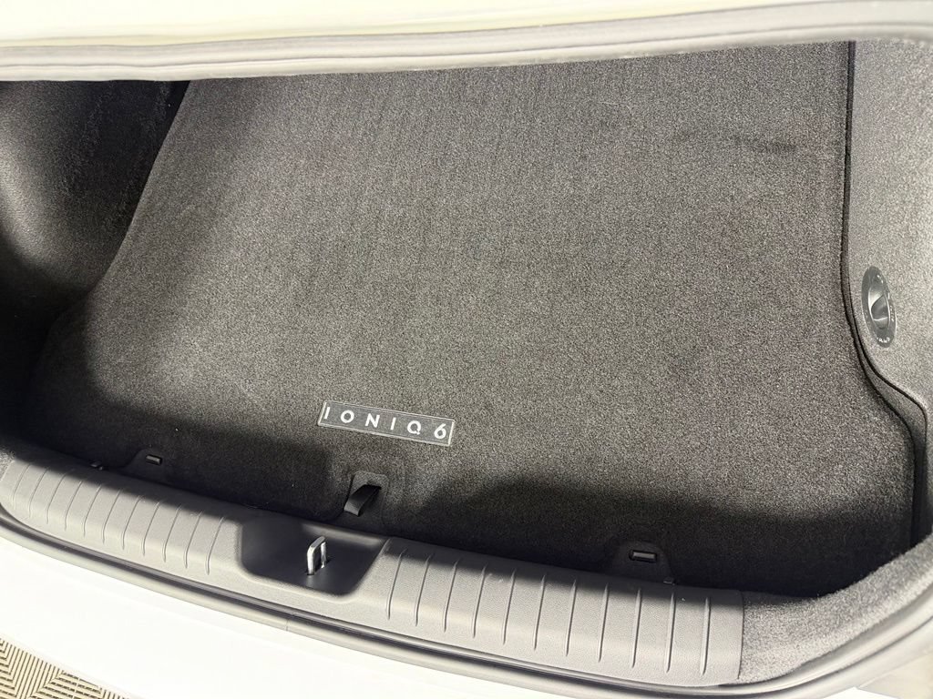 Used 2025 Hyundai Ioniq 6 SE RWD image 32