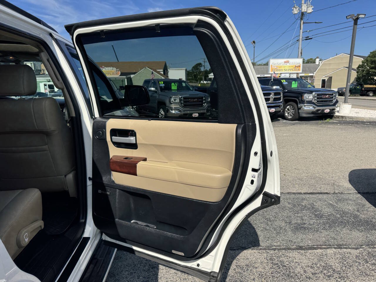 Used 2014 Toyota Sequoia Platinum AWD/4WD image 39