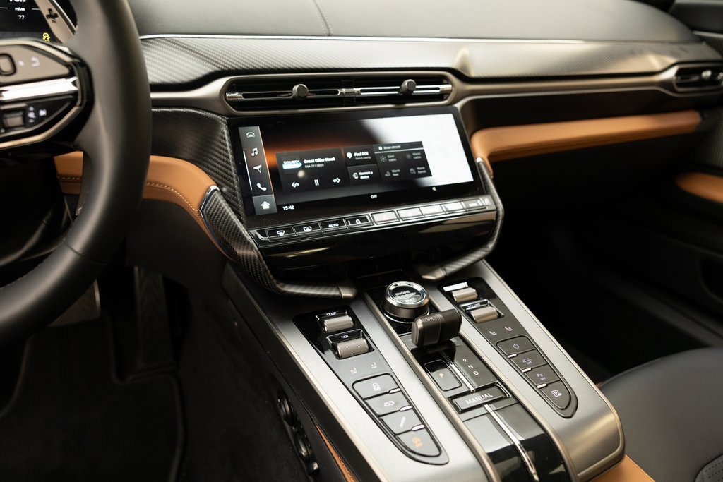 Used 2025 Aston Martin Vanquish image 36