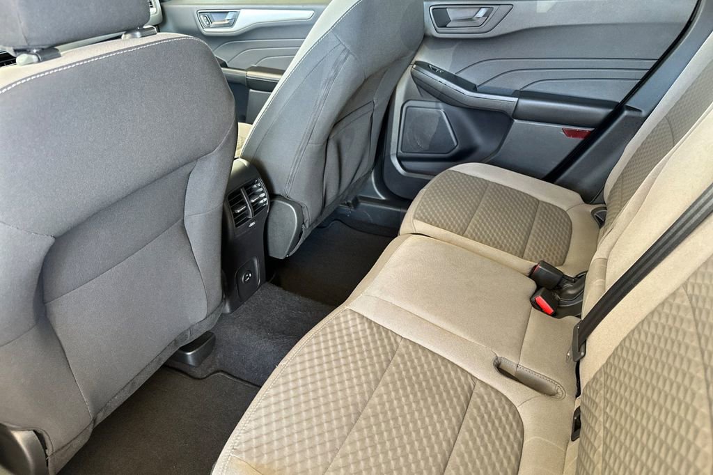 Used 2022 Ford Escape SE w/ SE Sport Appearance Package image 14